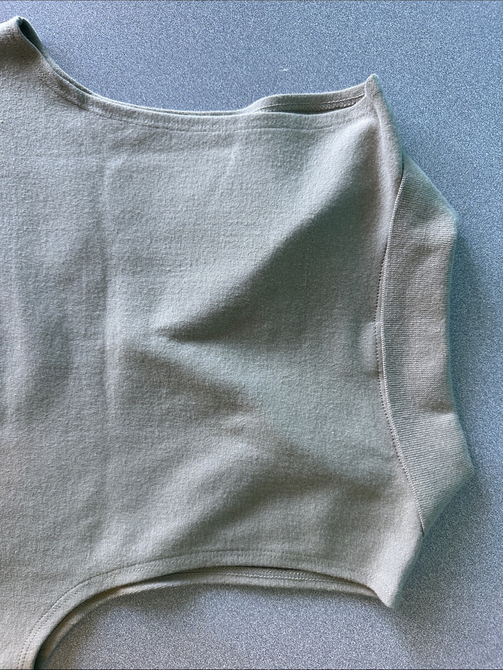 SUNDAY BEST | MEDIUM | ARITZIA | CROPPED TABK TOP - Picture 5 of 6